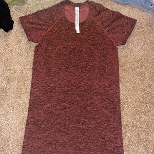 Black and red mixed toned swiftly tee from lulu